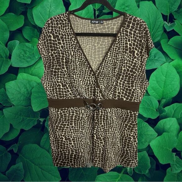 5 for $25🔥Apt. 9 Giraffe Print Brown V-Neck Blouse XL - Picture 1 of 6